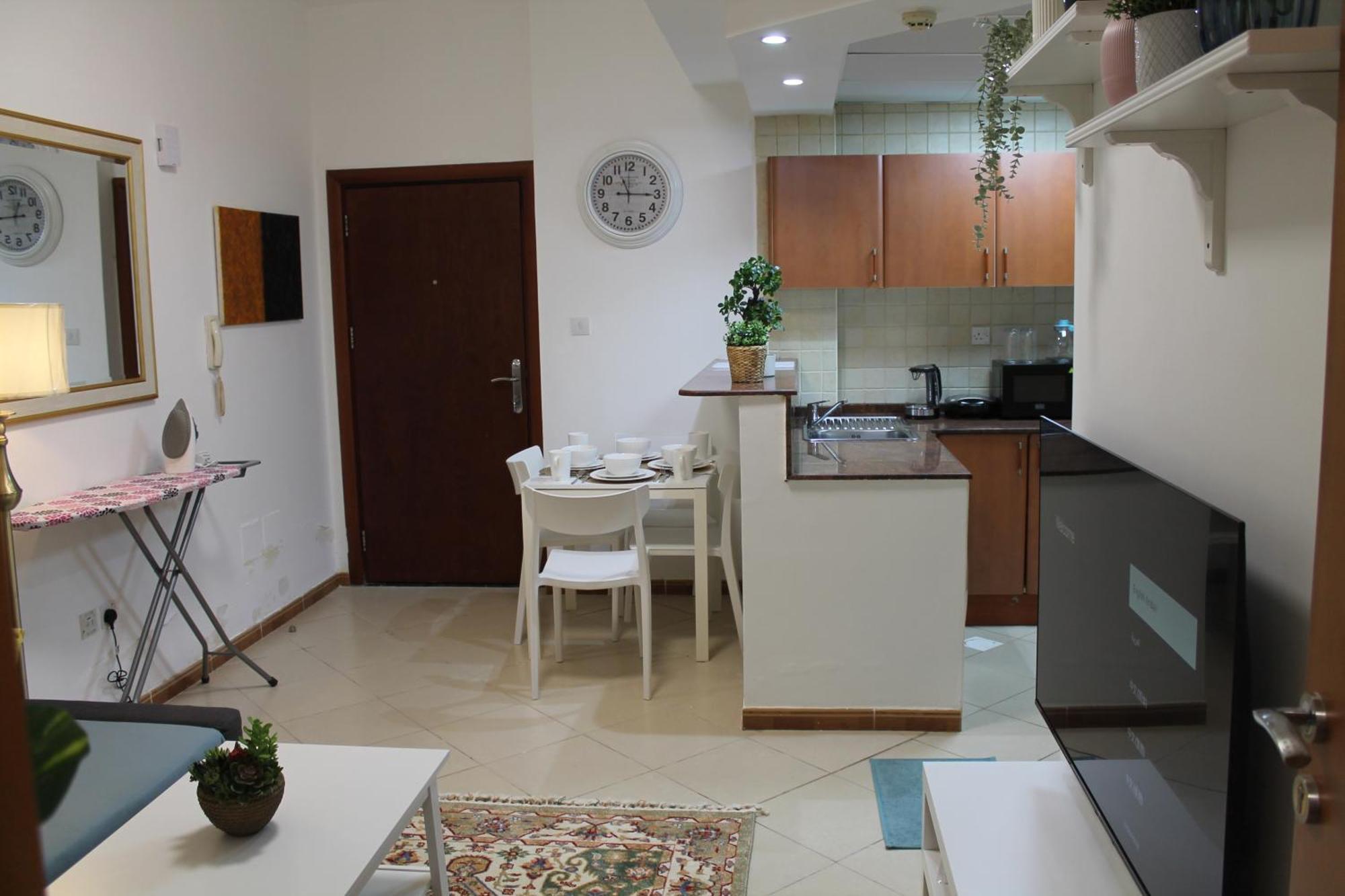 Newly Furnished Cozy 1 Bedroom Apartment Close To Jbr Beach And Metro Dubai Bagian luar foto